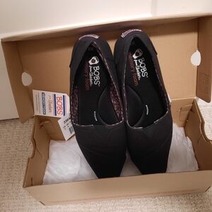NWT - BOBS Slip On Canvas Flats